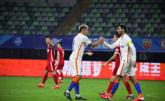 中超-克雷桑破门郑铮88分钟任意球绝杀 泰山2-1梅州 中超-克雷桑破门郑铮88分钟任意球绝杀 泰山2-1梅州
