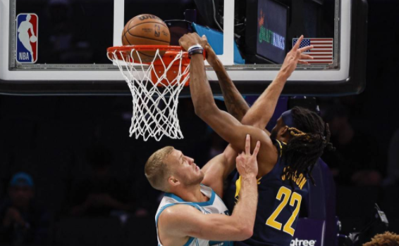 特纳12分罗齐尔砍18+5 步行者5人上双以122-7-97擒黄蜂 特纳12分罗齐尔砍18+5 步行者5人上双以122-7-97擒黄蜂