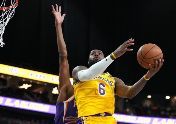 詹姆斯复苏半场23分威少12+6 湖人115-119负太阳季前赛遭两连败 詹姆斯复苏半场23分威少12+6 湖人115-119负太阳季前赛遭两连败