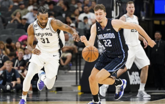 季前赛-卡特20+10状元9分 魔术首发变阵102-99险胜马刺 季前赛-卡特20+10状元9分 魔术首发变阵102-99险胜马刺