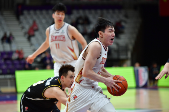 吴前20+5+5王哲林空砍20+11 浙江5人上双121-88轻取上海获3连胜 吴前20+5+5王哲林空砍20+11 浙江5人上双121-88轻取上海获3连胜