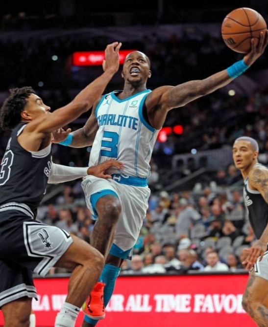 罗齐尔24+6+6凯尔登空砍20分 黄蜂赛季首秀129-102大破马刺 罗齐尔24+6+6凯尔登空砍20分 黄蜂赛季首秀129-102大破马刺