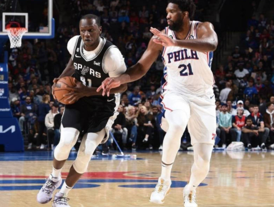 恩比德复苏40+13哈登准三双 76人105-114负马刺遭开赛3连败 恩比德复苏40+13哈登准三双 76人105-114负马刺遭开赛3连败