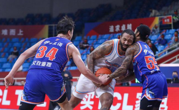 CBA-吉伦沃特33+10 沙拉木17分 山东105-92新疆 CBA-吉伦沃特33+10 沙拉木17分 山东105-92新疆