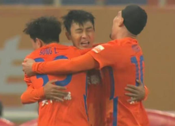 中超-泰山3-1轻取海港 克雷桑双响吴兴涵建功武磊破门难救主 中超-泰山3-1轻取海港 克雷桑双响吴兴涵建功武磊破门难救主