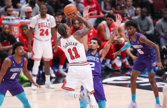 德罗赞拉文手感冰凉合打21铁 公牛替补发力106-88轻取黄蜂 德罗赞拉文手感冰凉合打21铁 公牛替补发力106-88轻取黄蜂