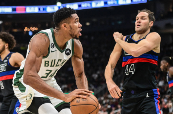 字母哥32+12霍乐迪26+7 CC状态低迷雄鹿116-91大胜活塞 字母哥32+12霍乐迪26+7 CC状态低迷雄鹿116-91大胜活塞