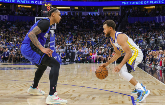 库里39+9萨格斯26分抢镜 勇士129-130遭魔术逆转吞4连败 库里39+9萨格斯26分抢镜 勇士129-130遭魔术逆转吞4连败