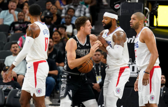 NBA-快船113-106擒马刺获三连胜 乔治33分祖巴茨大号两双 NBA-快船113-106擒马刺获三连胜 乔治33分祖巴茨大号两双