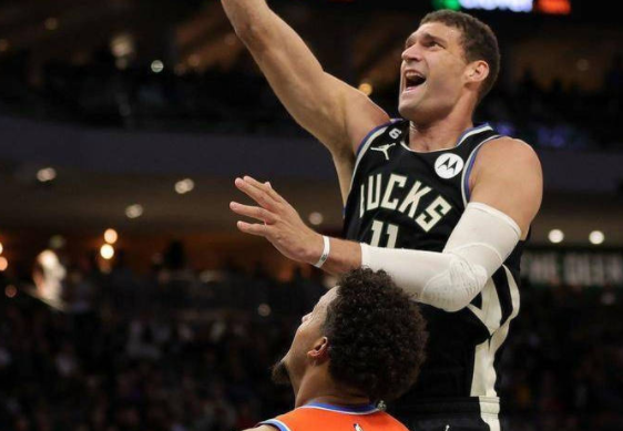 大洛佩斯25分波蒂斯21板 字母哥缺阵雄鹿108-94轻取雷霆 大洛佩斯25分波蒂斯21板 字母哥缺阵雄鹿108-94轻取雷霆