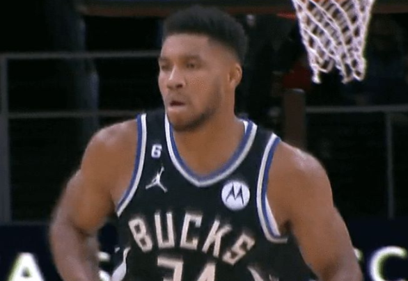 NBA-雄鹿98-117负老鹰遭赛季首败 穆雷准三双字母哥空砍25+7 NBA-雄鹿98-117负老鹰遭赛季首败 穆雷准三双字母哥空砍25+7