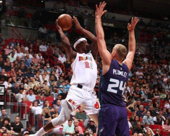 NBA-热火加时117-112击败黄蜂 巴特勒35分准三双乌布雷29分 NBA-热火加时117-112击败黄蜂 巴特勒35分准三双乌布雷29分