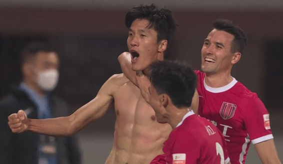 中超-成都主场3-2逆转申花 金敃友传射勾俊晨制胜 中超-成都主场3-2逆转申花 金敃友传射勾俊晨制胜