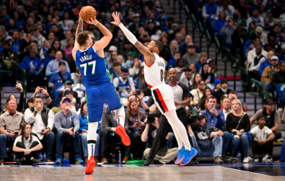 NBA-独行侠117-112擒开拓者止连败 东契奇42分+三双利拉德29+12 NBA-独行侠117-112擒开拓者止连败 东契奇42分+三双利拉德29+12