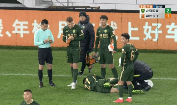 中超-北京国安3-1逆转武汉长江 阿德本罗破门张玉宁伤退 中超-北京国安3-1逆转武汉长江 阿德本罗破门张玉宁伤退