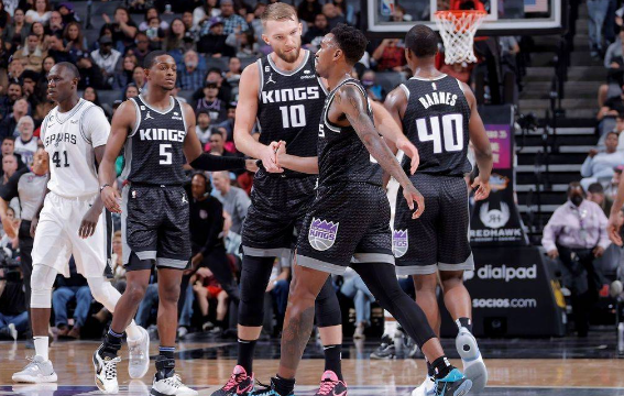 蒙克爆发国王130-112胜马刺取五连胜 福克斯28+8瓦塞尔29分 蒙克爆发国王130-112胜马刺取五连胜 福克斯28+8瓦塞尔29分