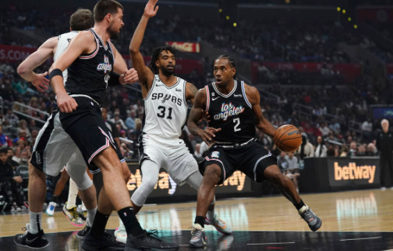 小卡11+4乔治半场21分伤退 沃尔15助攻快船119-97轻取马刺 小卡11+4乔治半场21分伤退 沃尔15助攻快船119-97轻取马刺