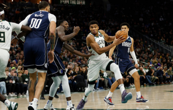 NBA-独行侠115-124不敌雄鹿吞下4连败 字母哥30+11东契奇27+12 NBA-独行侠115-124不敌雄鹿吞下4连败 字母哥30+11东契奇27+12