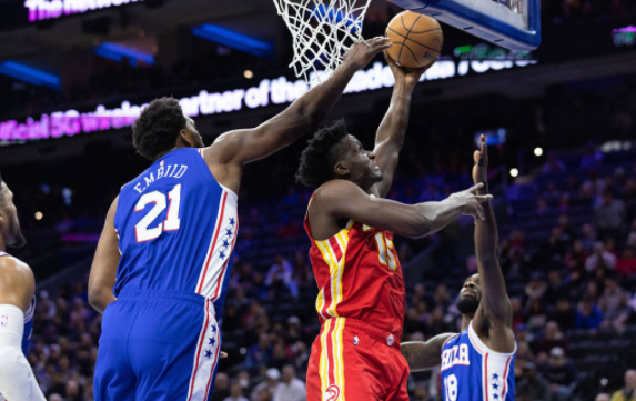 恩比德复出30+8+7连中关键球 76人104-101险胜老鹰迎3连胜 恩比德复出30+8+7连中关键球 76人104-101险胜老鹰迎3连胜