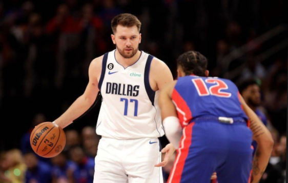 东契奇空砍35+10博扬30分 活塞6将上双加时131-125胜独行侠 东契奇空砍35+10博扬30分 活塞6将上双加时131-125胜独行侠