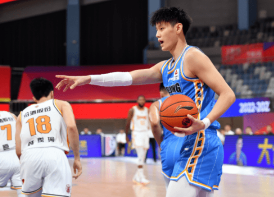 利夫33+14+6曾凡博16分 首钢92-70力擒北控赢下北京德比 利夫33+14+6曾凡博16分 首钢92-70力擒北控赢下北京德比