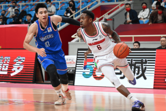 马尚27+10+3易建联轮休 1人遭逐广东93-79擒天津3连胜 马尚27+10+3易建联轮休 1人遭逐广东93-79擒天津3连胜