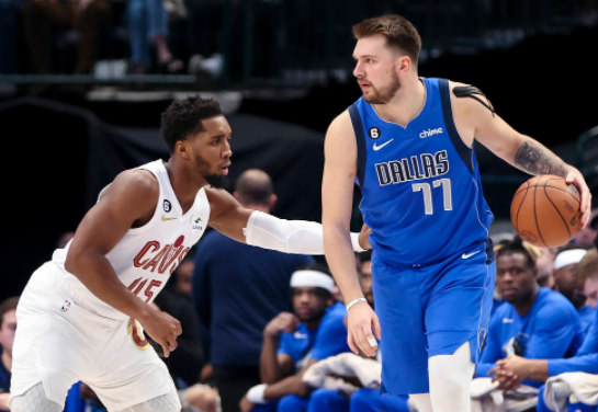 东契奇空砍30+6米切尔34分 骑士6人得分上双105-90轻取独行侠 东契奇空砍30+6米切尔34分 骑士6人得分上双105-90轻取独行侠