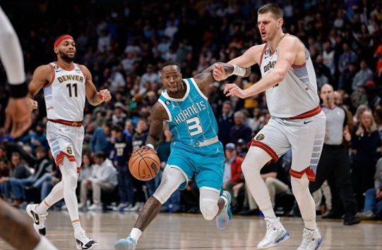 约基奇40+27+10恐怖三双 三球31分掘金119-115送黄蜂八连败 约基奇40+27+10恐怖三双 三球31分掘金119-115送黄蜂八连败