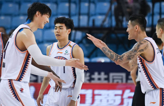 CBA-上海116-101击败肯帝亚豪取8连胜 布莱德索51+18+8 CBA-上海116-101击败肯帝亚豪取8连胜 布莱德索51+18+8