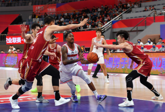 广东94-89终结浙江15连胜 马尚23+7 汉密尔顿19+11 陆文博27+7 广东94-89终结浙江15连胜 马尚23+7 汉密尔顿19+11 陆文博27+7