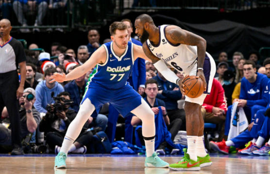 NBA-湖人单节崩盘115-124负独行侠遭4连败 詹姆斯38分东契奇32+9+9 NBA-湖人单节崩盘115-124负独行侠遭4连败 詹姆斯38分东契奇32+9+9