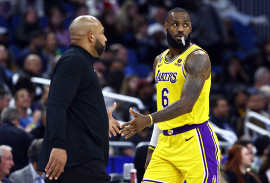 詹姆斯28+7+5威少砍三双 湖人129-110击败魔术终止4连败 詹姆斯28+7+5威少砍三双 湖人129-110击败魔术终止4连败