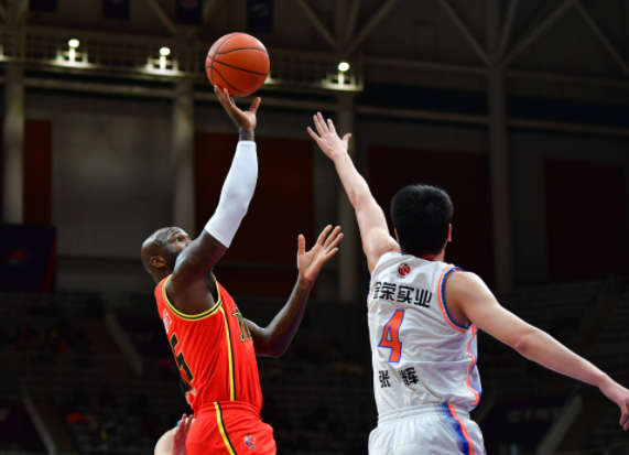 CBA-四川加时114-110险胜吉林 琼斯42+12+11哈达迪伤退 CBA-四川加时114-110险胜吉林 琼斯42+12+11哈达迪伤退