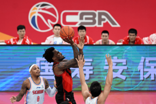 布莱克尼32+6+7吴冠希19+9 江苏113-101送深圳3连败 布莱克尼32+6+7吴冠希19+9 江苏113-101送深圳3连败