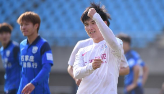 足协杯-申花2-0双杀沧州晋级四强 费尔南多、杨泽翔破门 足协杯-申花2-0双杀沧州晋级四强 费尔南多、杨泽翔破门