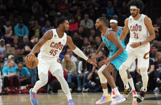 后场双枪!骑士末节发力112-98送太阳六连败 加兰米切尔合砍44分 后场双枪!骑士末节发力112-98送太阳六连败 加兰米切尔合砍44分