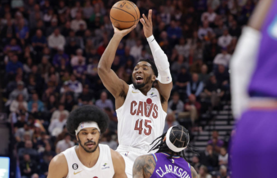 克拉克森32分米切尔空砍46+6 马尔卡宁两双爵士116-114险胜骑士 克拉克森32分米切尔空砍46+6 马尔卡宁两双爵士116-114险胜骑士