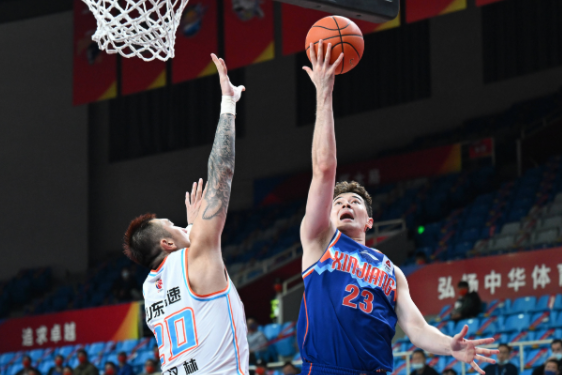 法尔20+19克莱蒙斯准绝杀 于德豪遭逐新疆加时92-91胜深圳 法尔20+19克莱蒙斯准绝杀 于德豪遭逐新疆加时92-91胜深圳