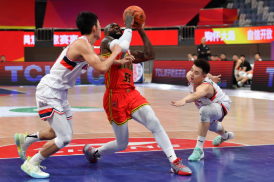 琼斯爆砍50分+三双姜宇星14分12板 北京79-100不敌吉林遭两连败 琼斯爆砍50分+三双姜宇星14分12板 北京79-100不敌吉林遭两连败