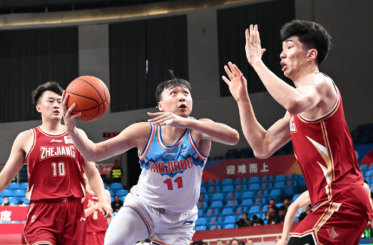 CBA-新疆94-63大胜江苏斩获两连胜 齐麟三分6中6砍20+8 CBA-新疆94-63大胜江苏斩获两连胜 齐麟三分6中6砍20+8