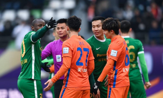 足协杯-莫伊塞斯造2球 泰山2-1浙江夺3连冠 足协杯-莫伊塞斯造2球 泰山2-1浙江夺3连冠