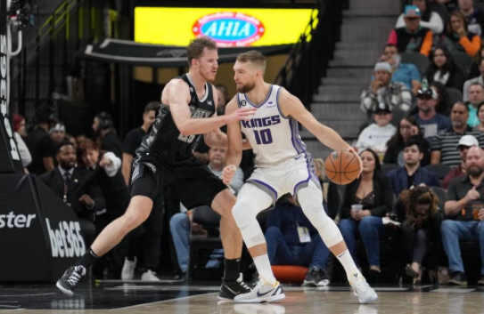 巴恩斯29分小萨18+18+8 国王132-119力克马刺喜迎四连胜 巴恩斯29分小萨18+18+8 国王132-119力克马刺喜迎四连胜