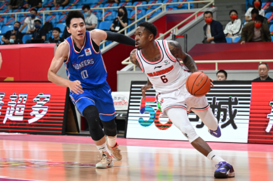 马尚30+12阿联赵睿缺阵 广东末节发力119-99击败四川 马尚30+12阿联赵睿缺阵 广东末节发力119-99击败四川