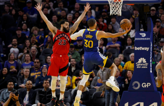 库里35+11+7克莱29分 勇士129-117击败猛龙赛季双杀对手 库里35+11+7克莱29分 勇士129-117击败猛龙赛季双杀对手