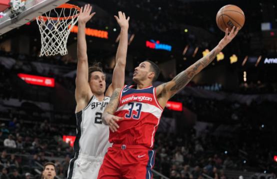 比尔21+7+7库兹马16分 奇才127-106大破马刺豪取六连胜 比尔21+7+7库兹马16分 奇才127-106大破马刺豪取六连胜