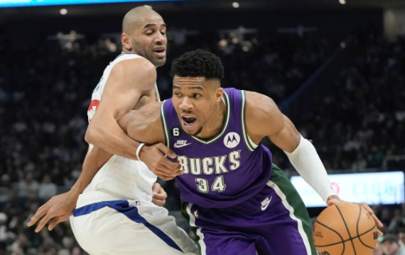 字母哥独揽54+18小卡错失绝杀 雄鹿106-105大逆转险胜快船 字母哥独揽54+18小卡错失绝杀 雄鹿106-105大逆转险胜快船