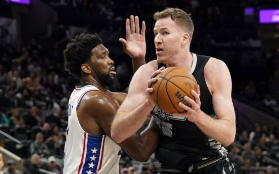 NBA-费城6人得分上双137-125击败马刺 恩比德33+10哈登16分 NBA-费城6人得分上双137-125击败马刺 恩比德33+10哈登16分