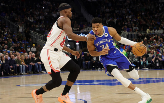 NBA-雄鹿123-115灭热火迎7连胜 字母哥35+15+11巴特勒砍32分 NBA-雄鹿123-115灭热火迎7连胜 字母哥35+15+11巴特勒砍32分