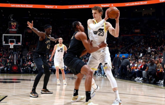 西卡35+6马尔卡宁23分 爵士末节发力以122-116大逆转猛龙 西卡35+6马尔卡宁23分 爵士末节发力以122-116大逆转猛龙