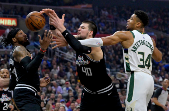 字母哥35+9+6泡椒19分里程碑 雄鹿119-106击沉快船迎10连胜 字母哥35+9+6泡椒19分里程碑 雄鹿119-106击沉快船迎10连胜